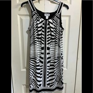 Robbie Bee Midi Sleeveless dress in Size Large